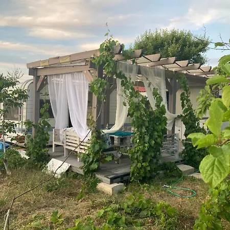 Kamp alanı каравана Paradise Sinemoretz